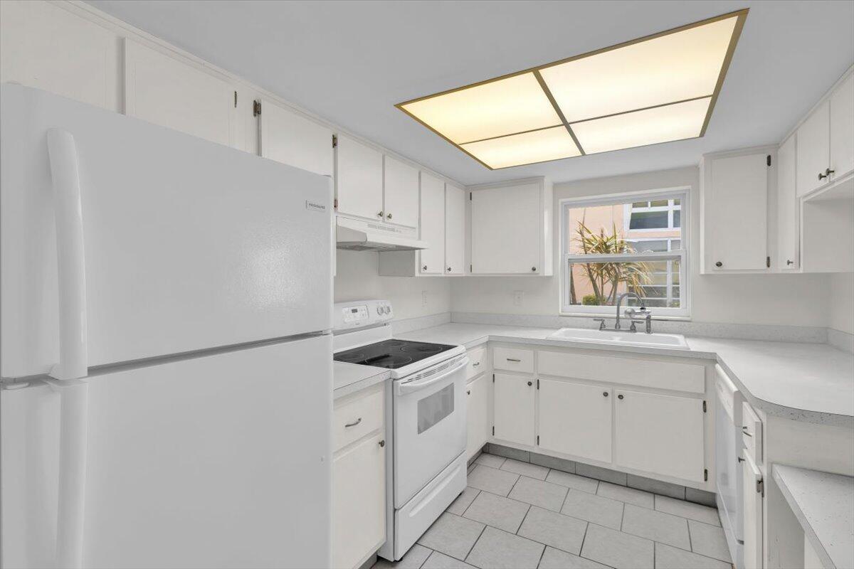 KINGSWOOD CONDO - Residential