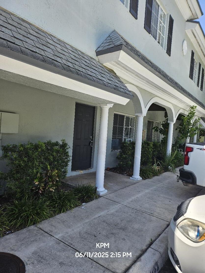 LAUREL OAKS ENCLAVE - Residential Lease