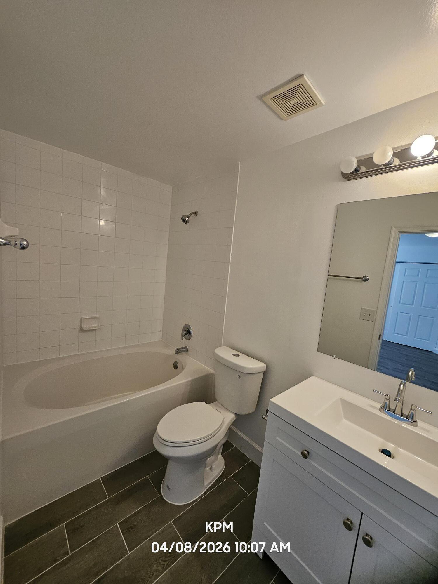 LAUREL OAKS ENCLAVE - Residential Lease