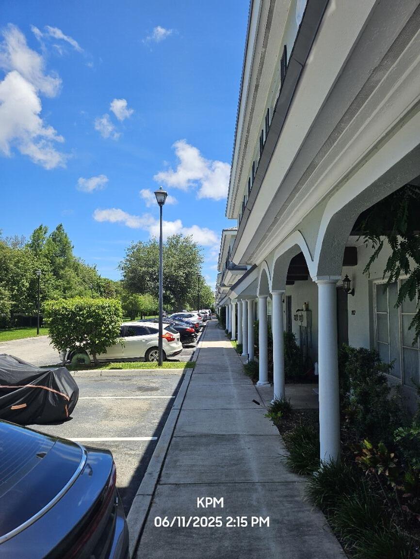 LAUREL OAKS ENCLAVE - Residential Lease