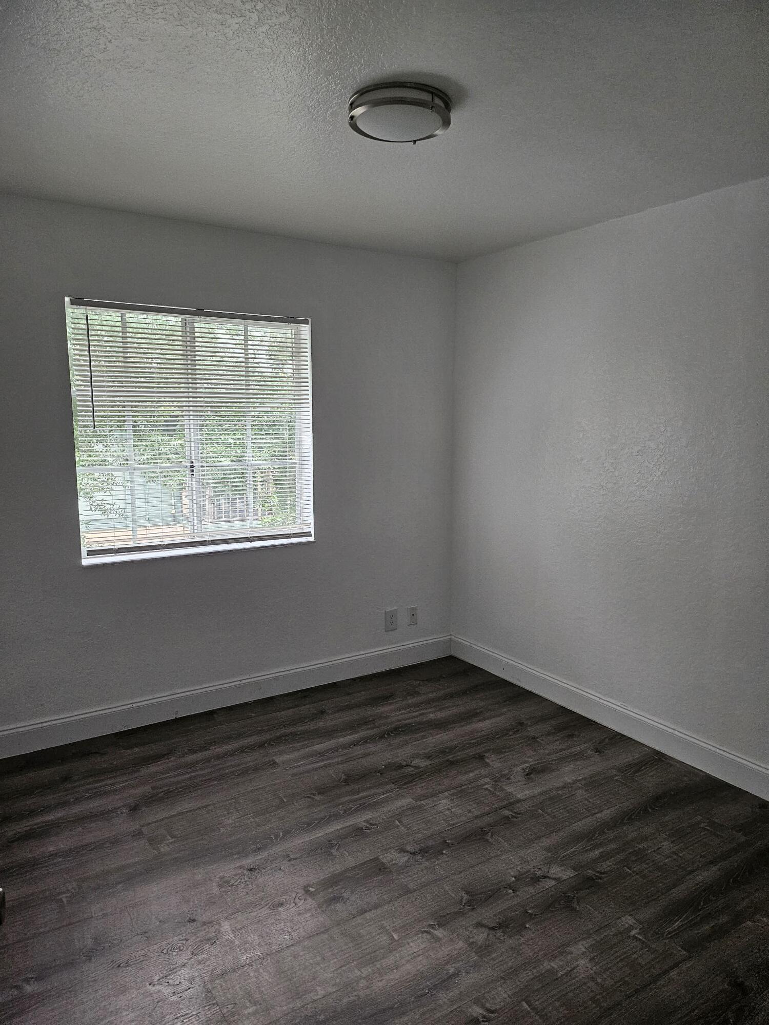 LAUREL OAKS ENCLAVE - Residential Lease