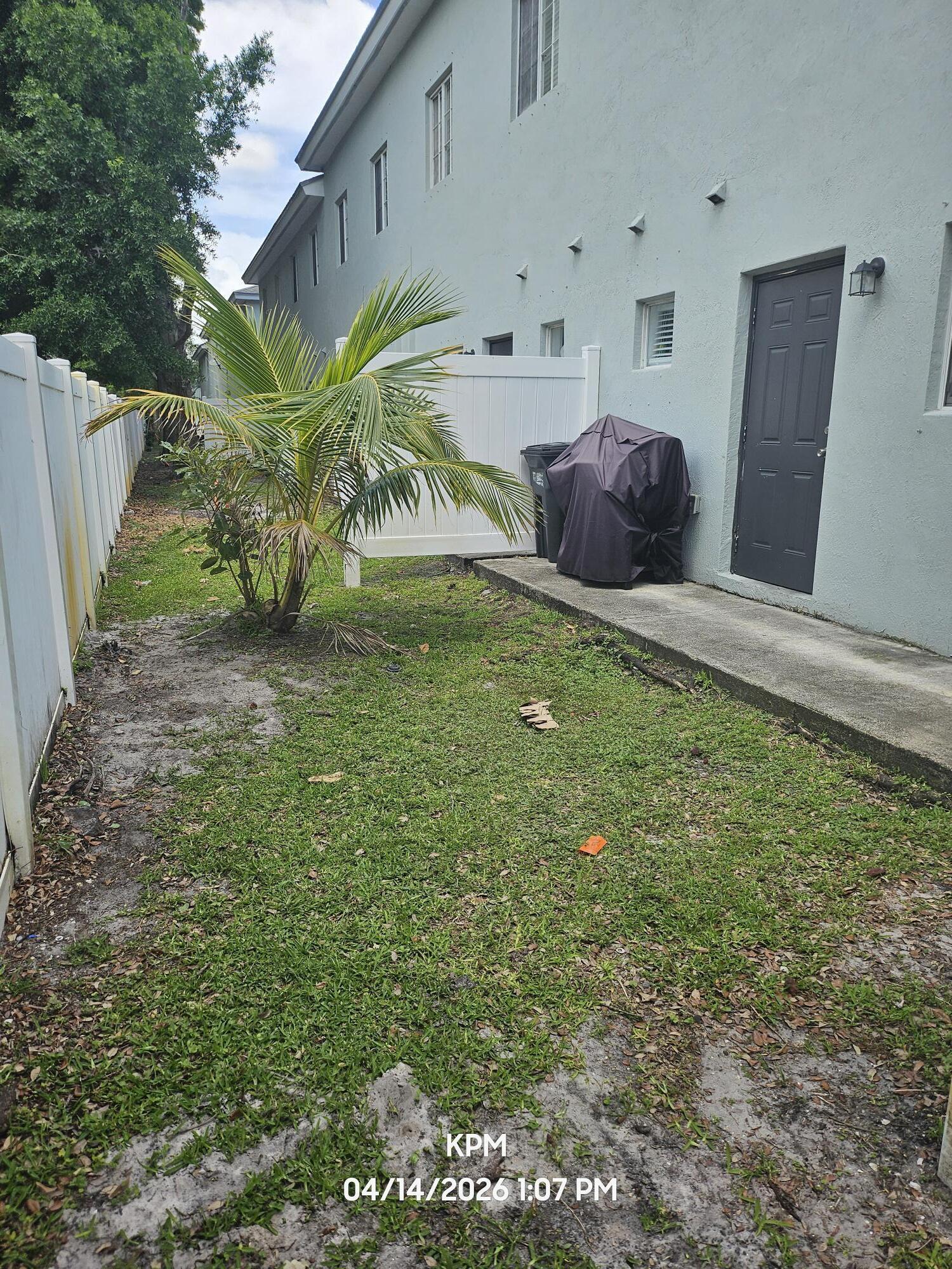 LAUREL OAKS ENCLAVE - Residential Lease