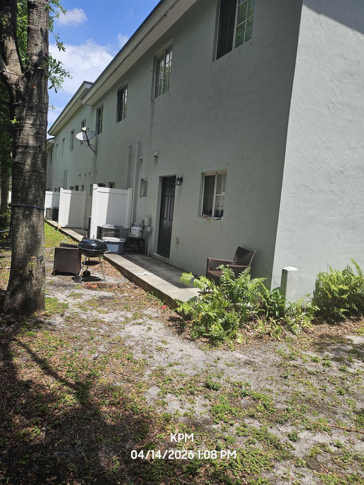 LAUREL OAKS ENCLAVE - Residential Lease