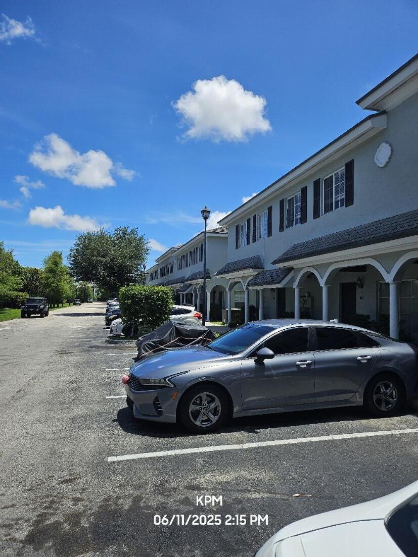 LAUREL OAKS ENCLAVE - Residential Lease
