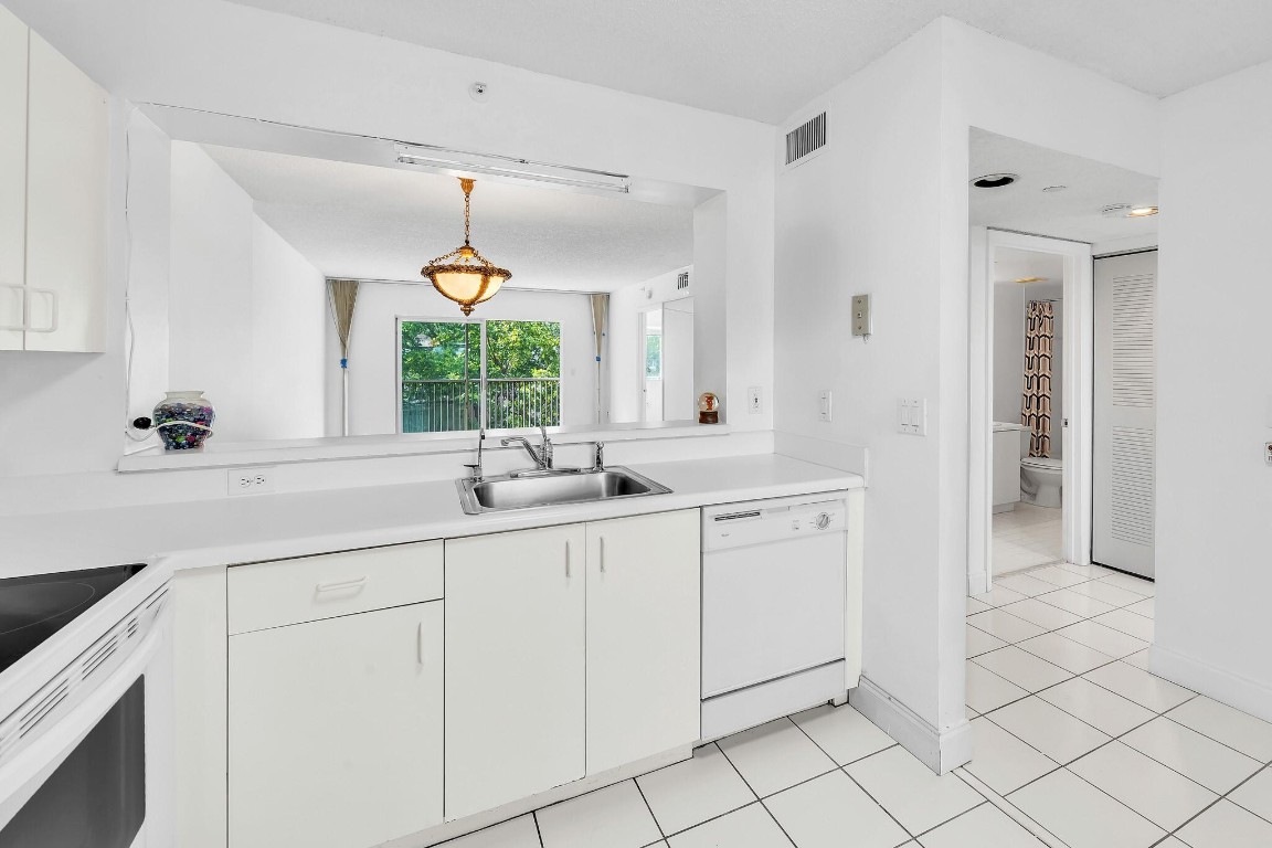 Kings Point Weldon Condo - Residential