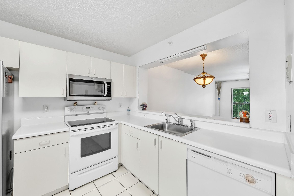 Kings Point Weldon Condo - Residential