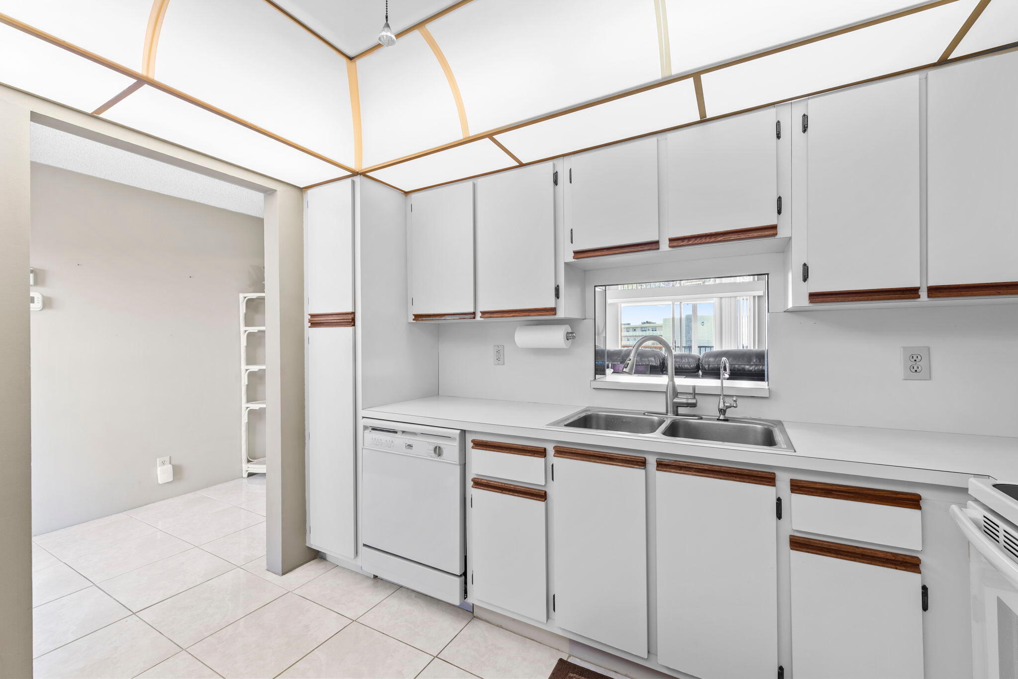 MEADOWBROOK LAKES VIEW CONDO - Residential