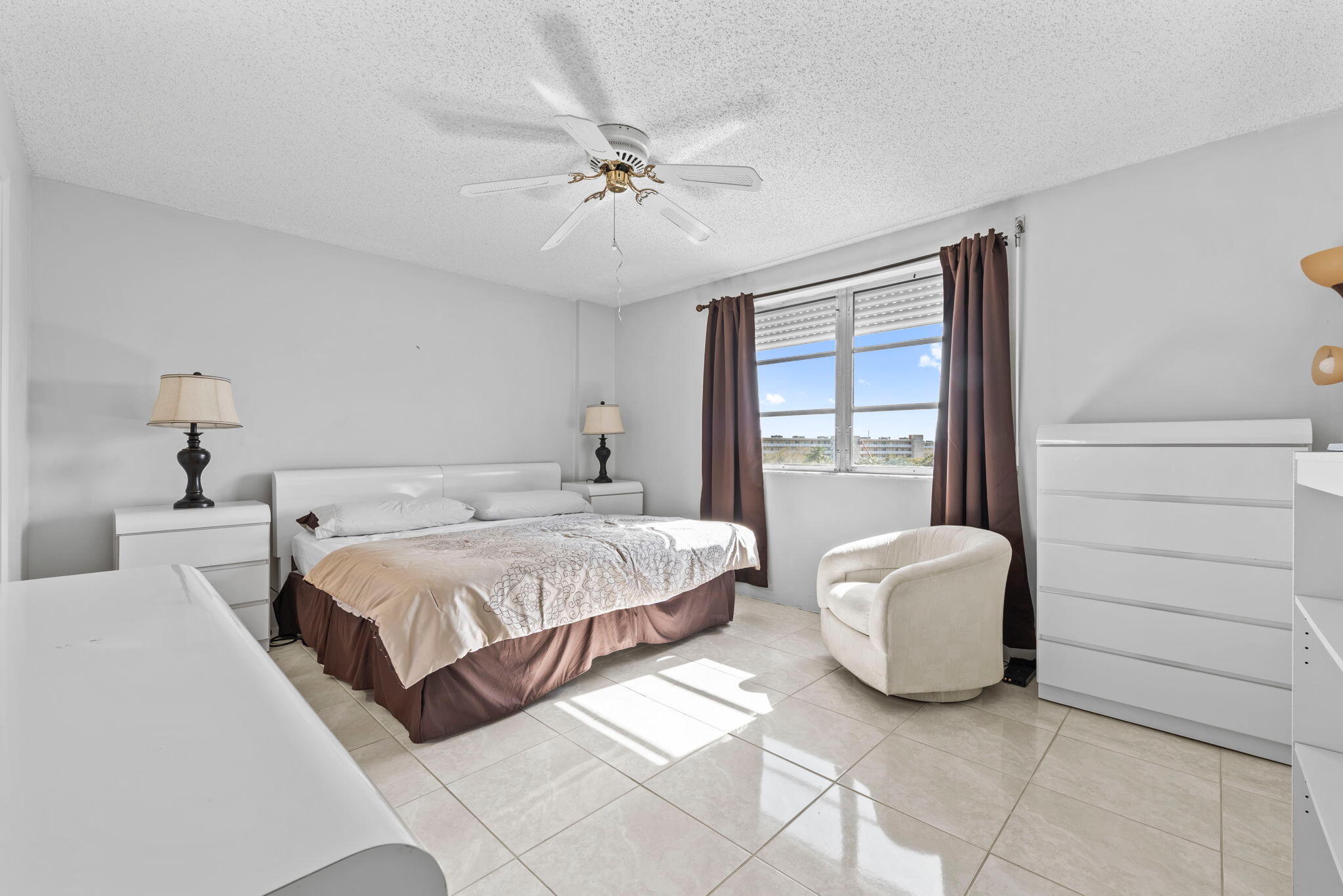 MEADOWBROOK LAKES VIEW CONDO - Residential