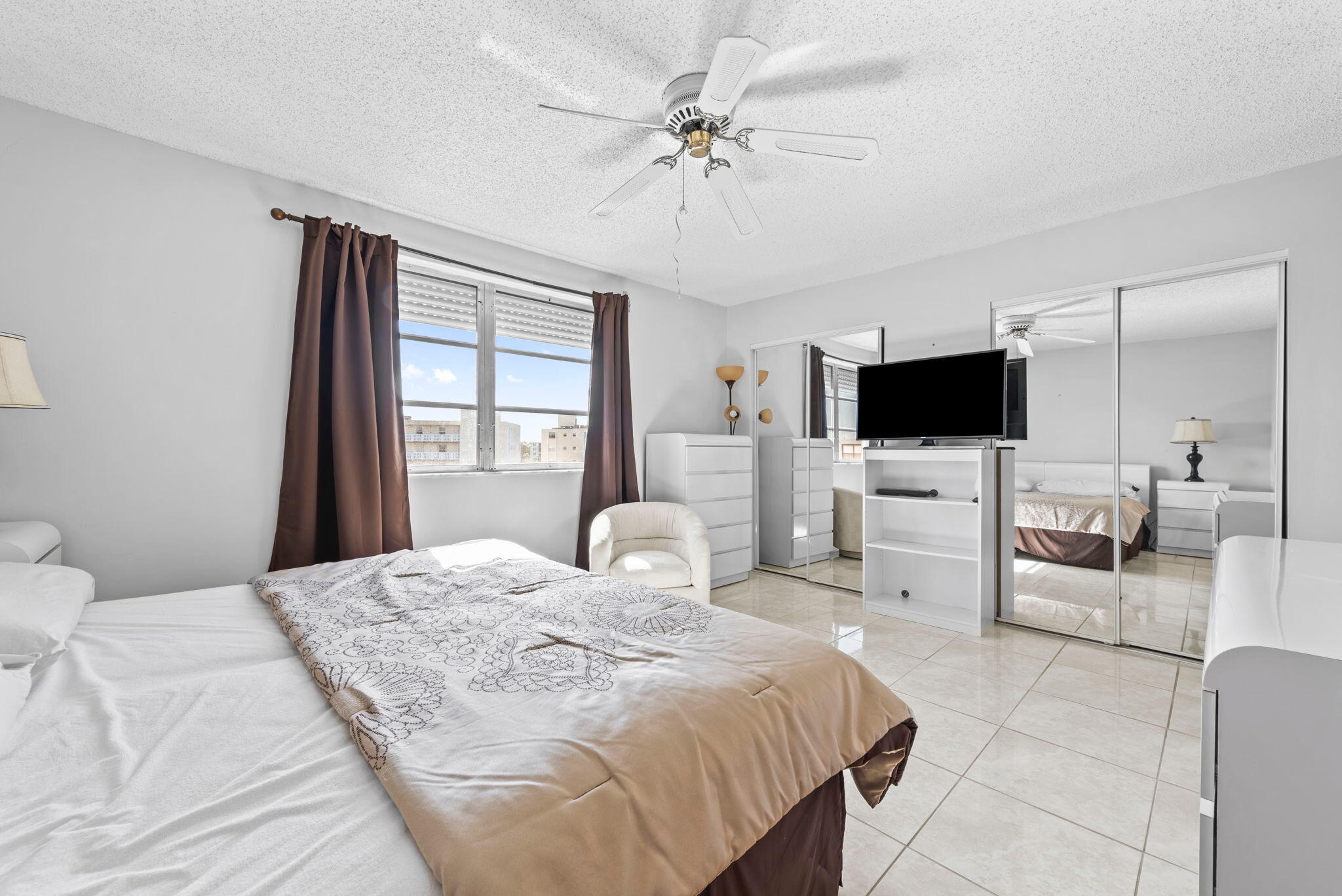MEADOWBROOK LAKES VIEW CONDO - Residential