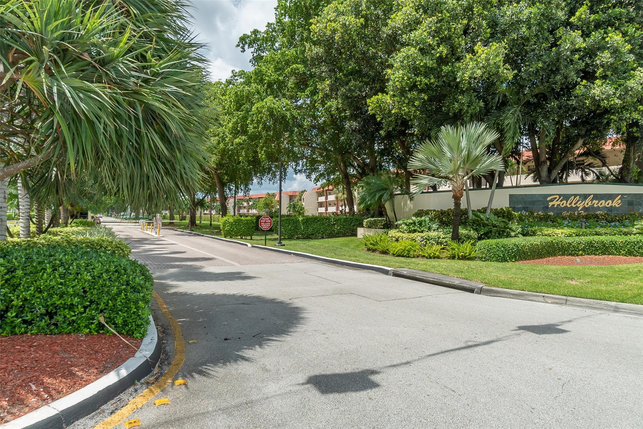 Hollybrook Golf & Tennis Club - Residential