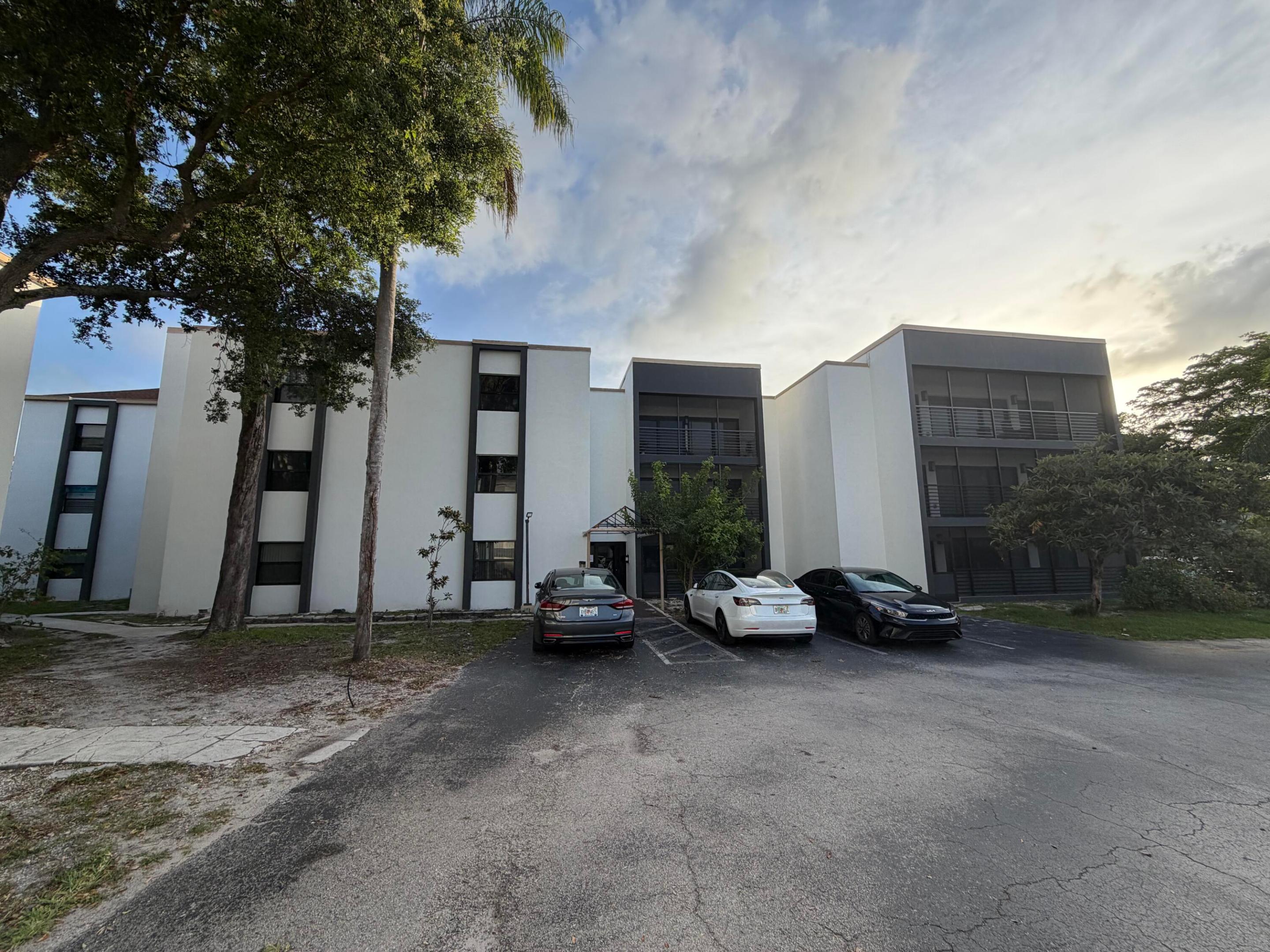 EMERALD HILLS C C APTS CONDO - Residential