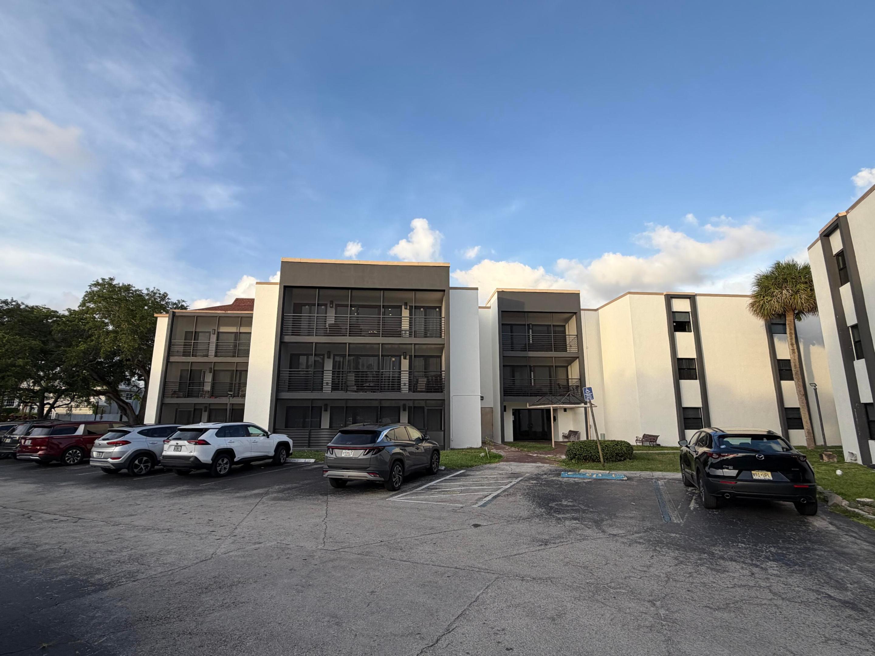EMERALD HILLS C C APTS CONDO - Residential