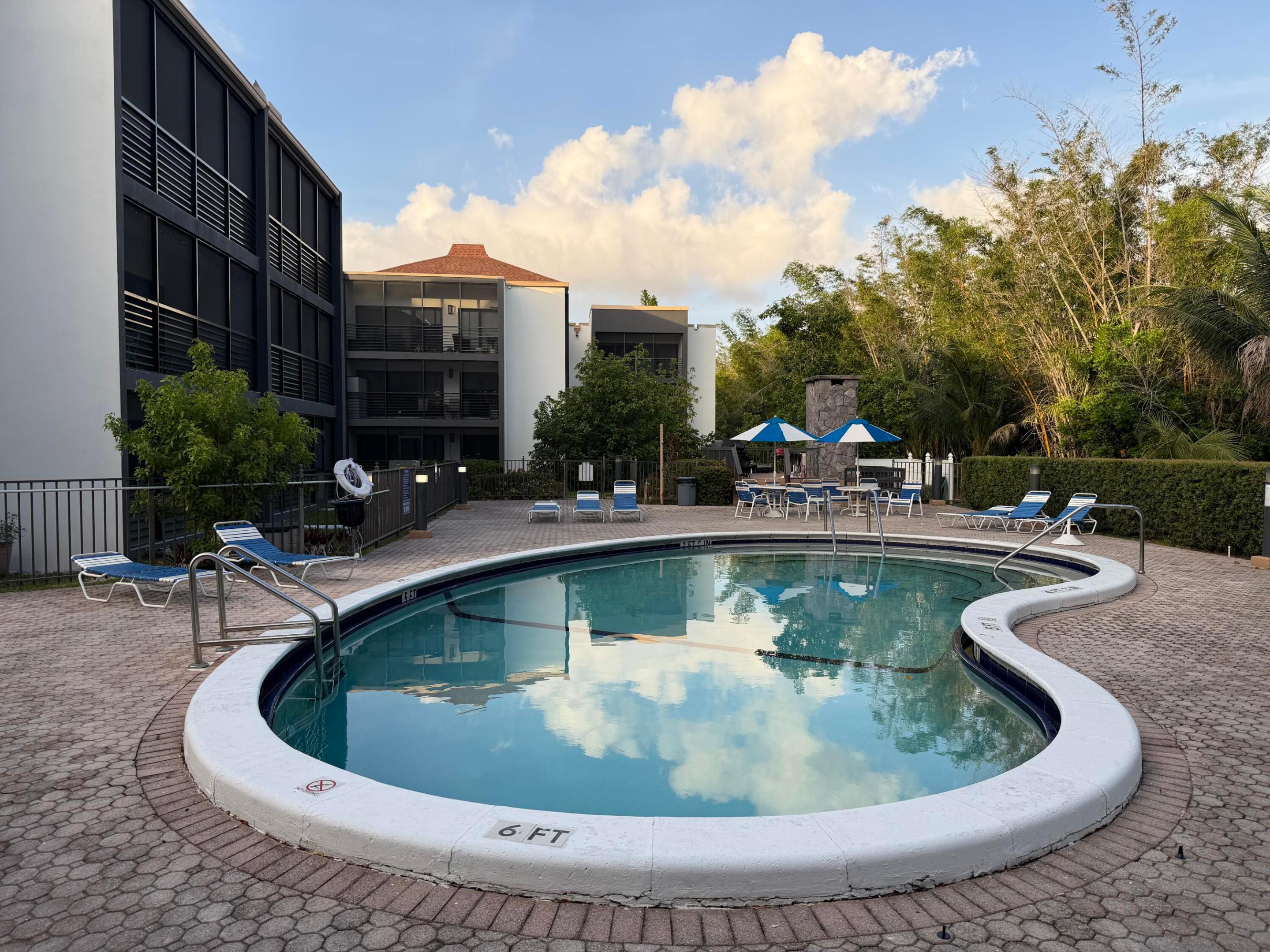 EMERALD HILLS C C APTS CONDO - Residential
