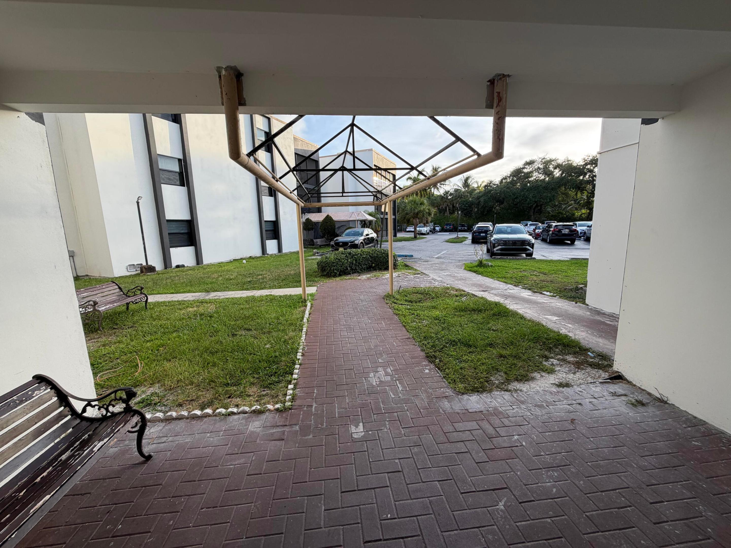 EMERALD HILLS C C APTS CONDO - Residential
