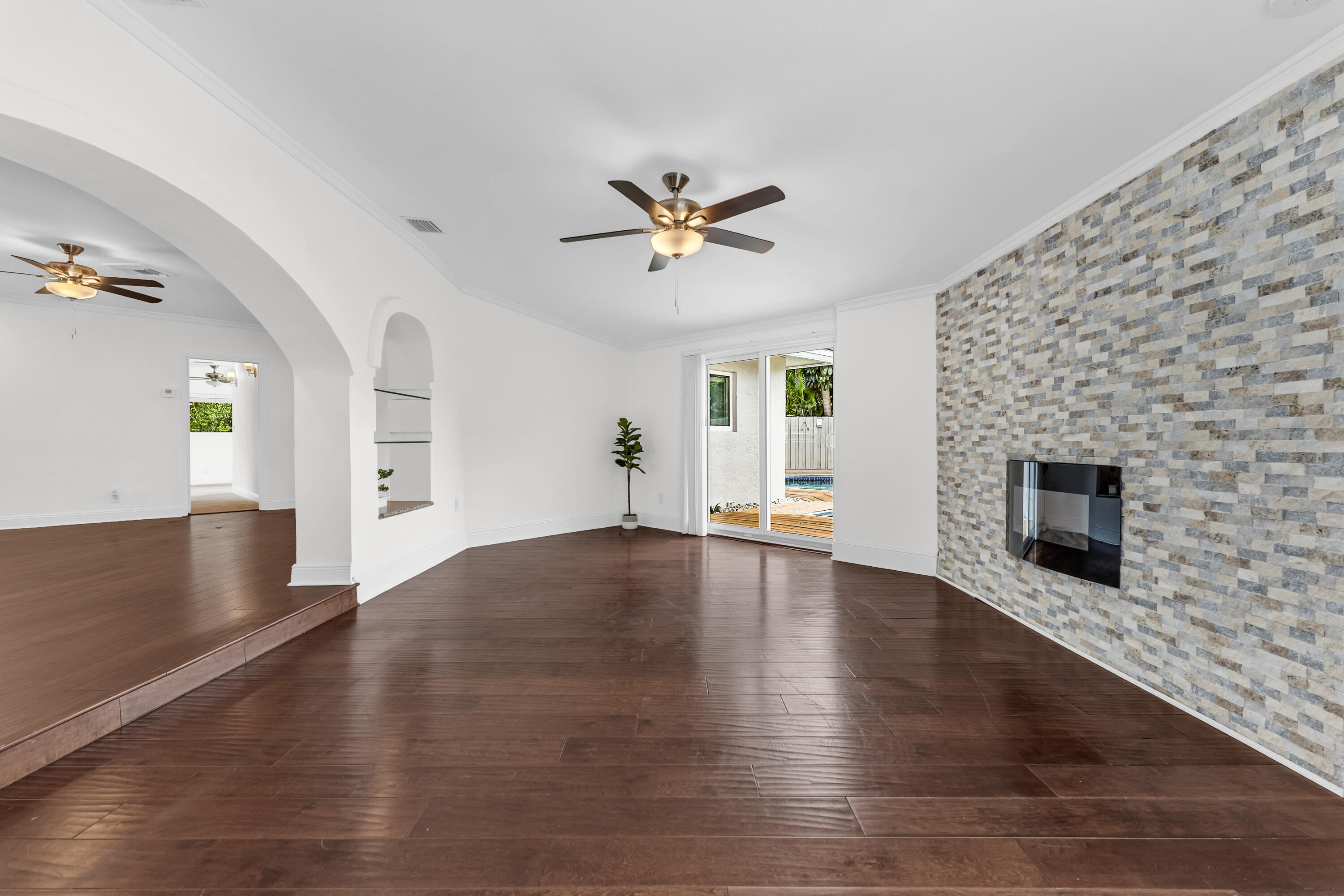 CORAL RIDGE COUNTRY CLUB - Residential