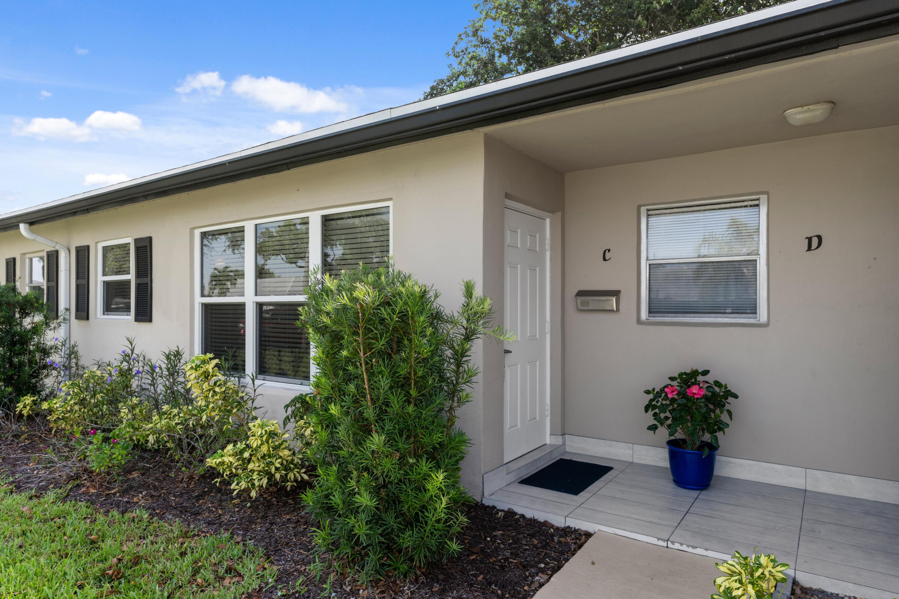 Fully updated 1BR/1.5 BA in High Point. This unit includes all impact windows, updated kitchen and floors. Large primary suite with walk in closet. Primary bath includes walk in shower with glass enclosure. Adjacent to primary suite is an office/den with door leading out to garden area. Community includes pools, clubhouse and shuffle board courts. Just a short drive from downtown Delray as well as shops and restaurants. One assigned parking space with plenty of guest parking.