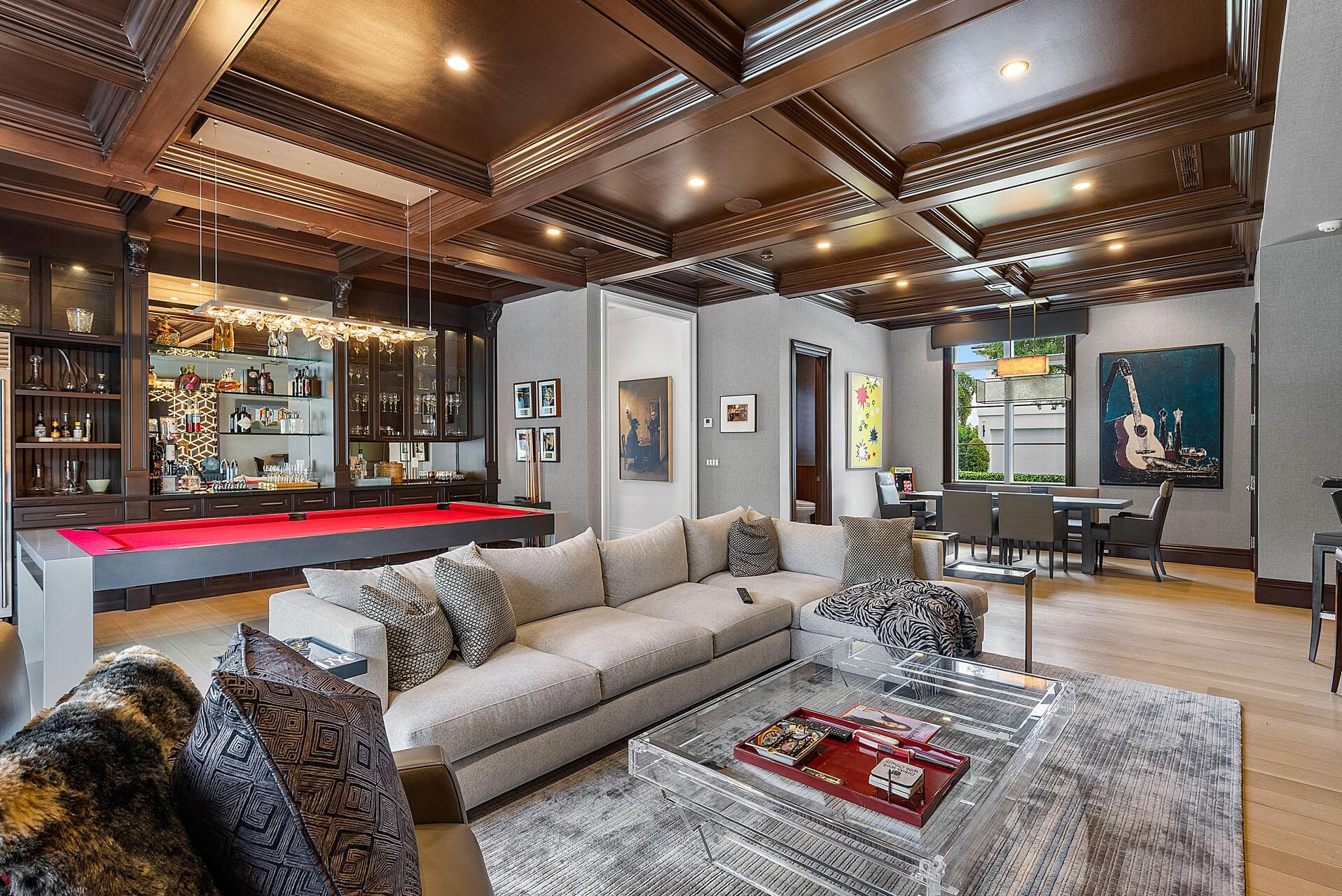 ROYAL PALM YACHT & COUNTRY CLUB - Residential