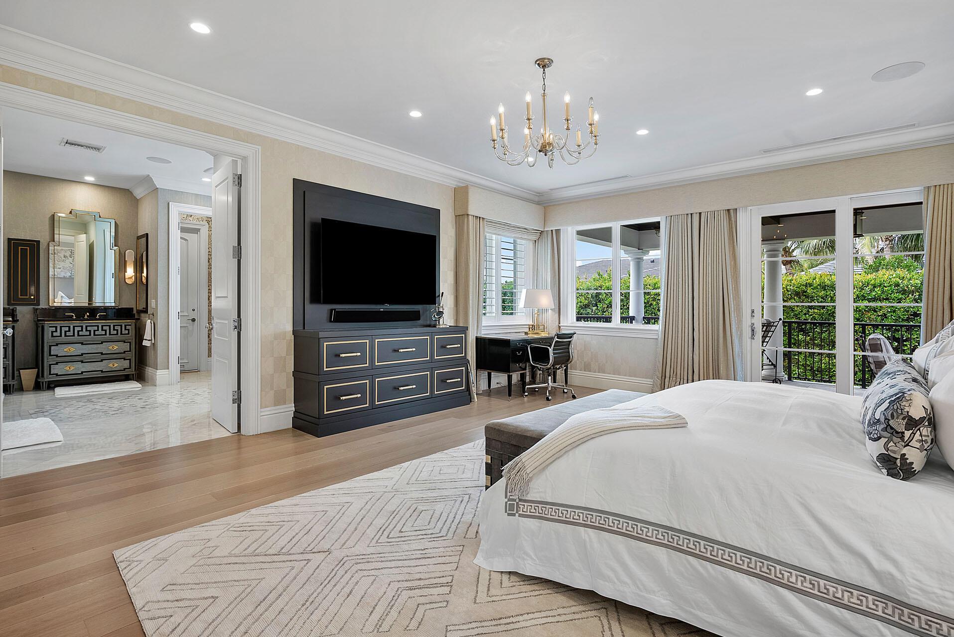 ROYAL PALM YACHT & COUNTRY CLUB - Residential
