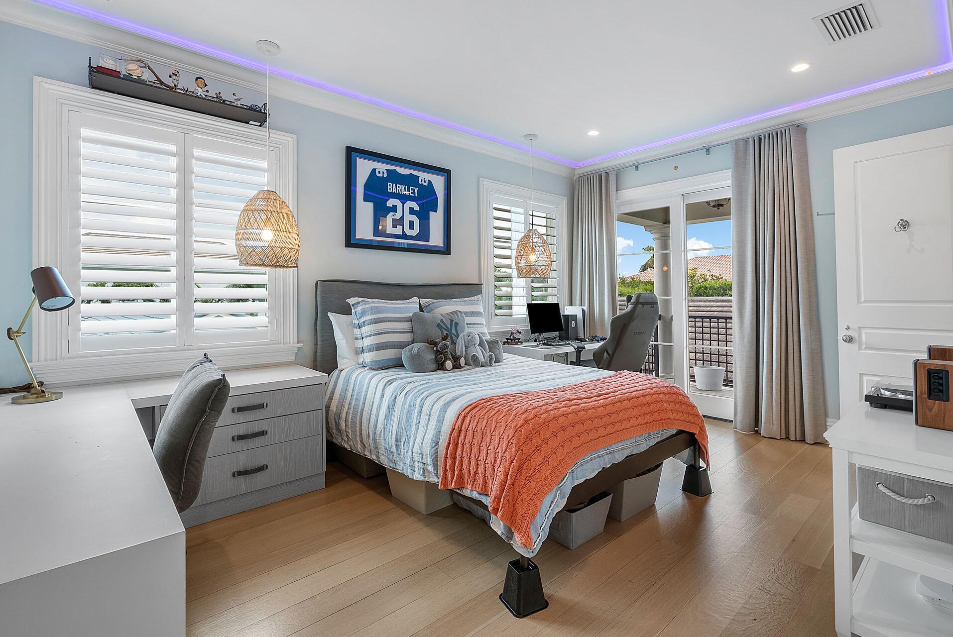 ROYAL PALM YACHT & COUNTRY CLUB - Residential