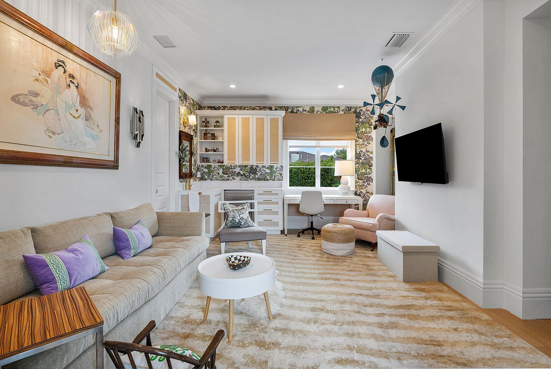 ROYAL PALM YACHT & COUNTRY CLUB - Residential