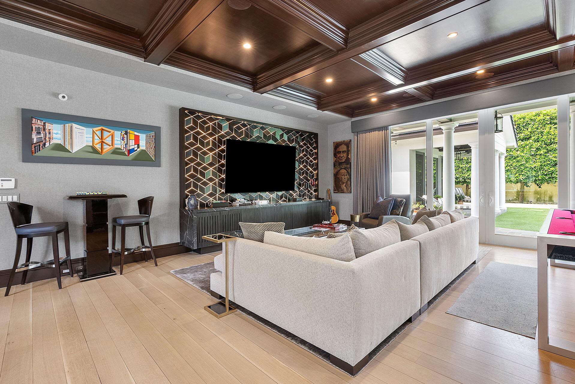 ROYAL PALM YACHT & COUNTRY CLUB - Residential