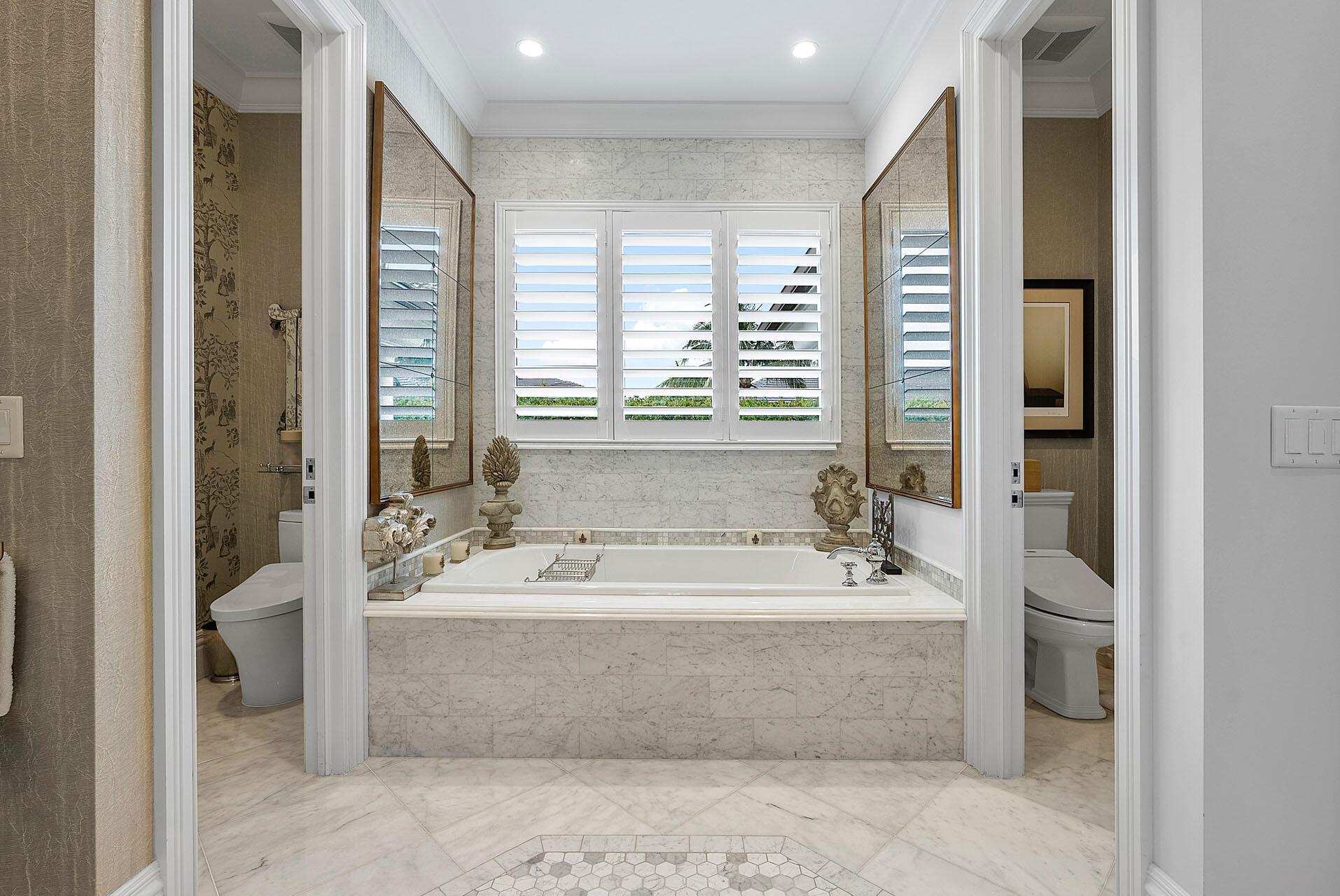 ROYAL PALM YACHT & COUNTRY CLUB - Residential