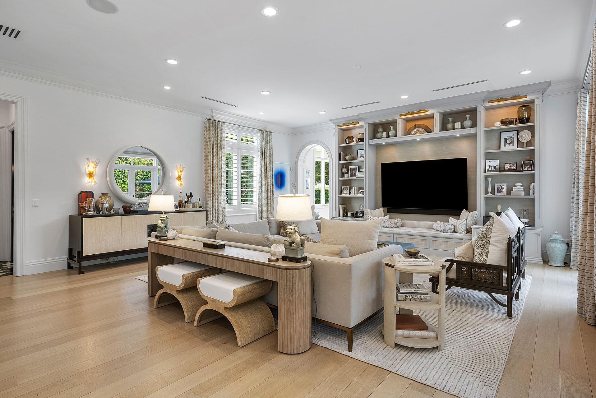 ROYAL PALM YACHT & COUNTRY CLUB - Residential