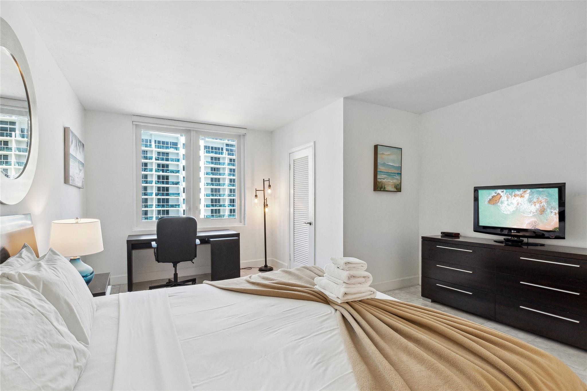 Roney Palace - Residential
