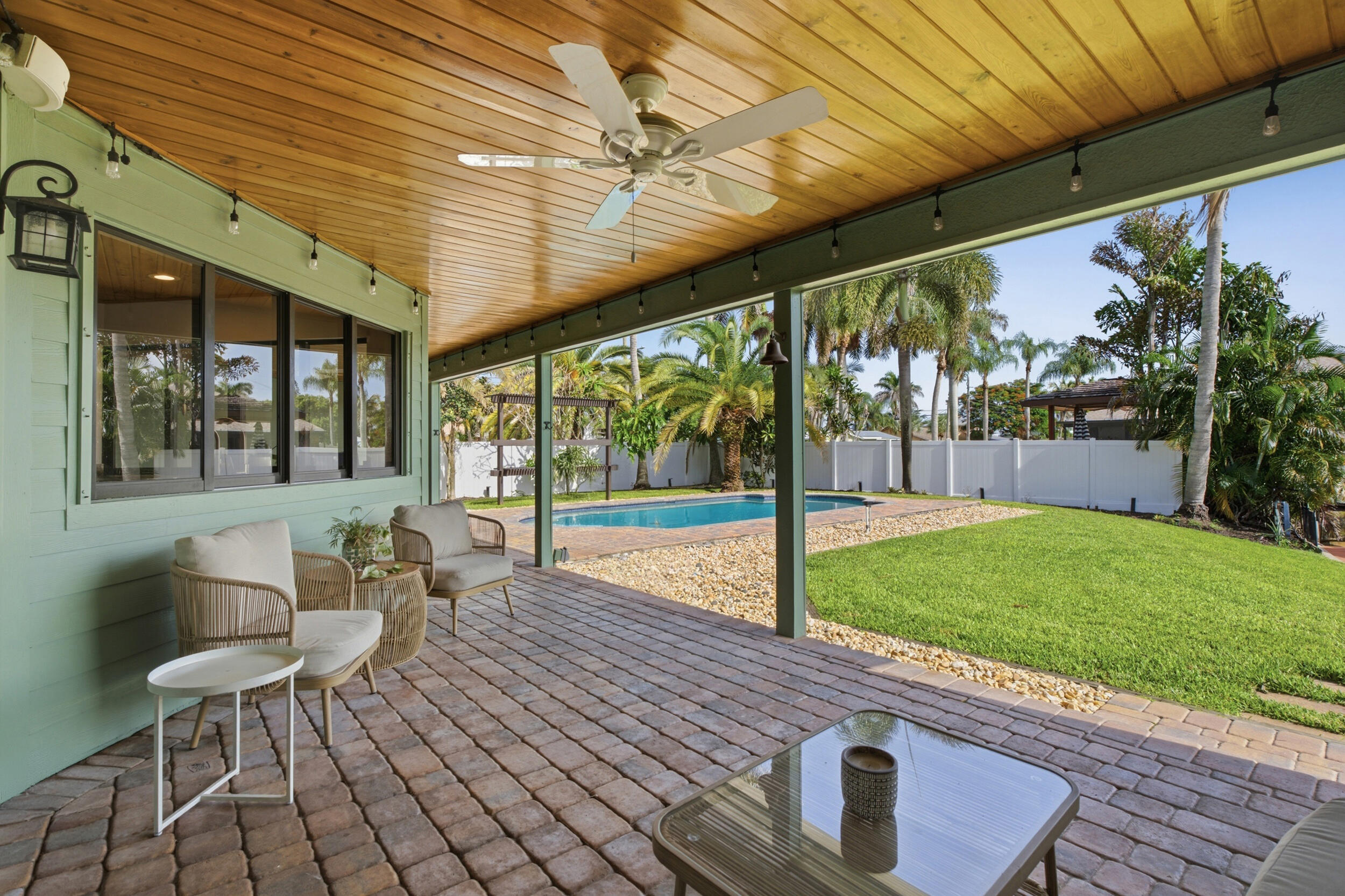 LIGHTHOUSE POINT - Residential