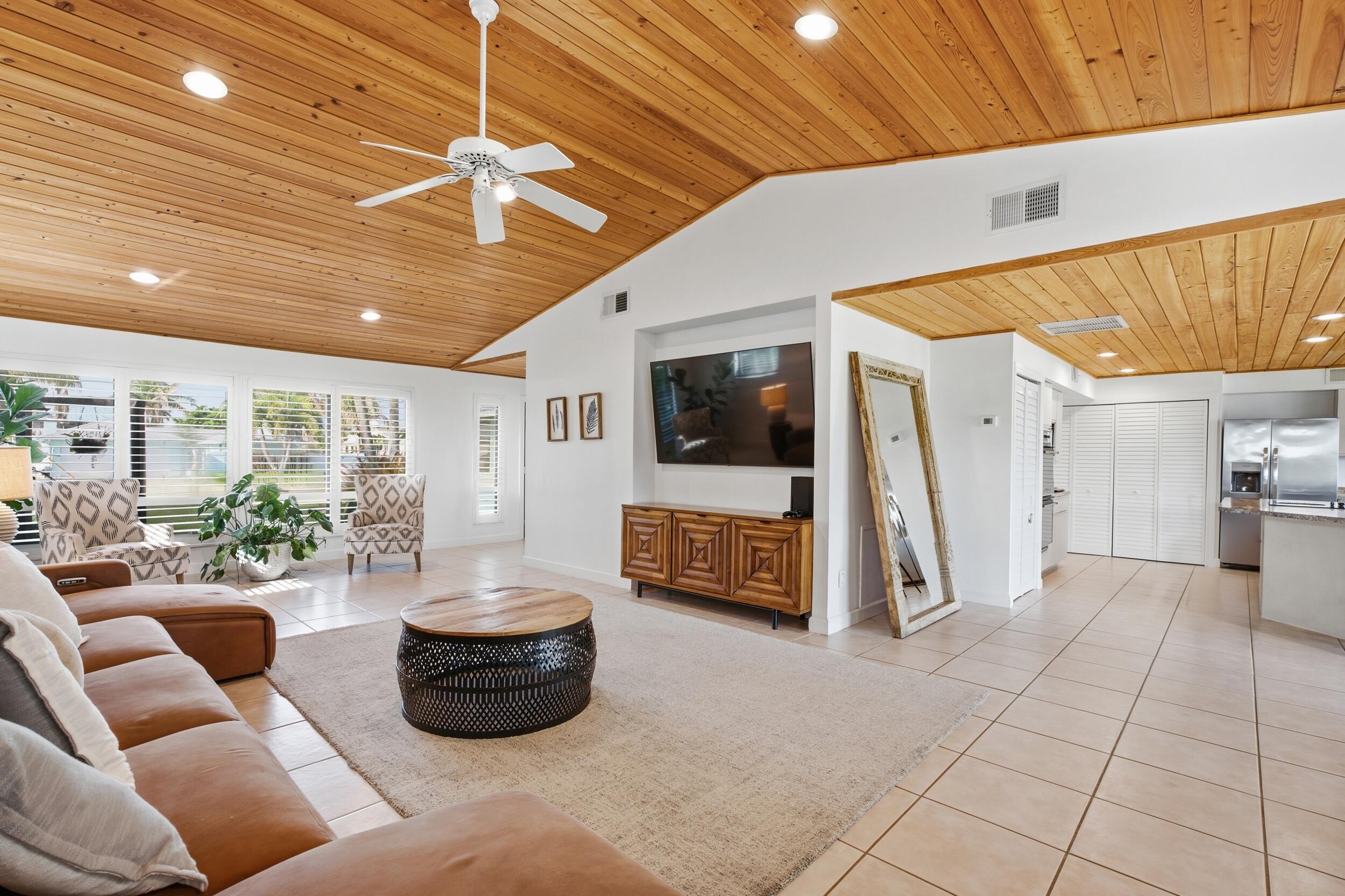 LIGHTHOUSE POINT - Residential
