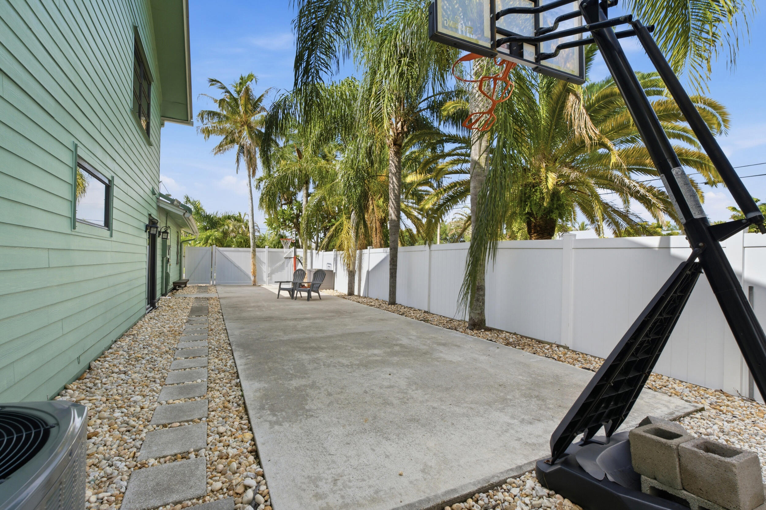 LIGHTHOUSE POINT - Residential