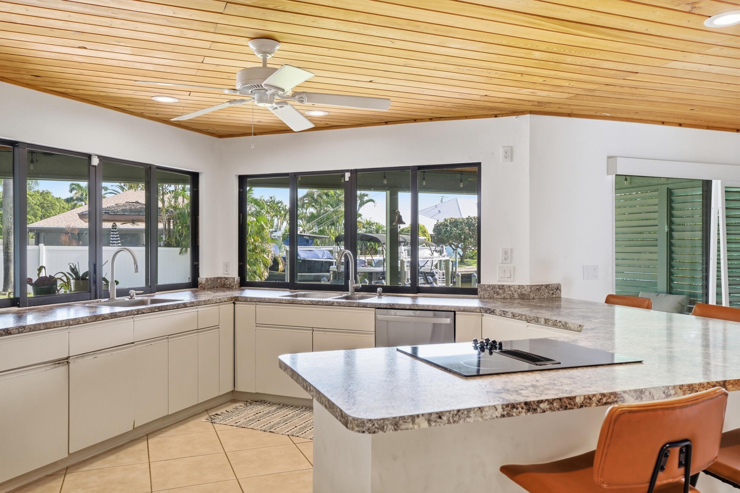 LIGHTHOUSE POINT - Residential