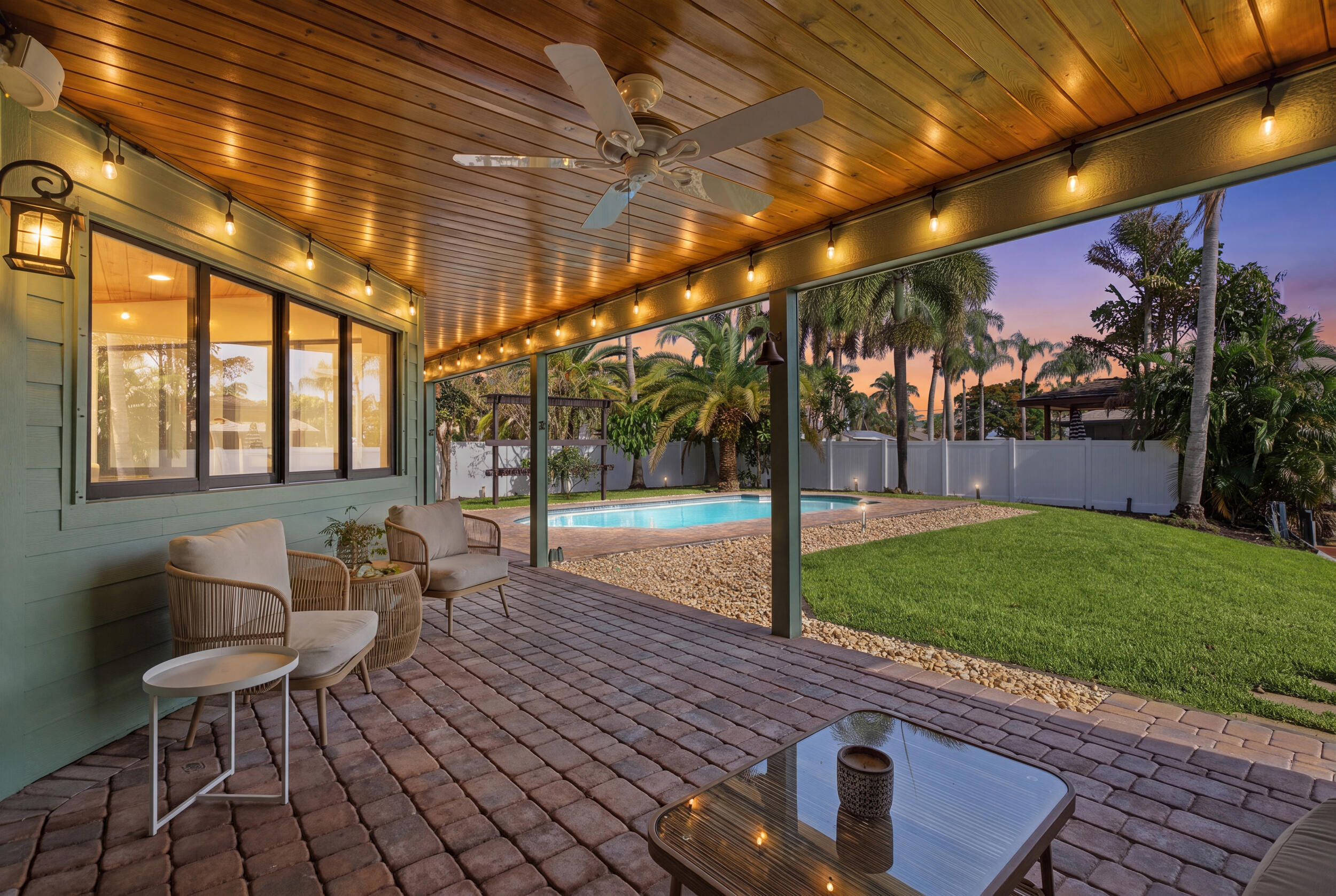LIGHTHOUSE POINT - Residential