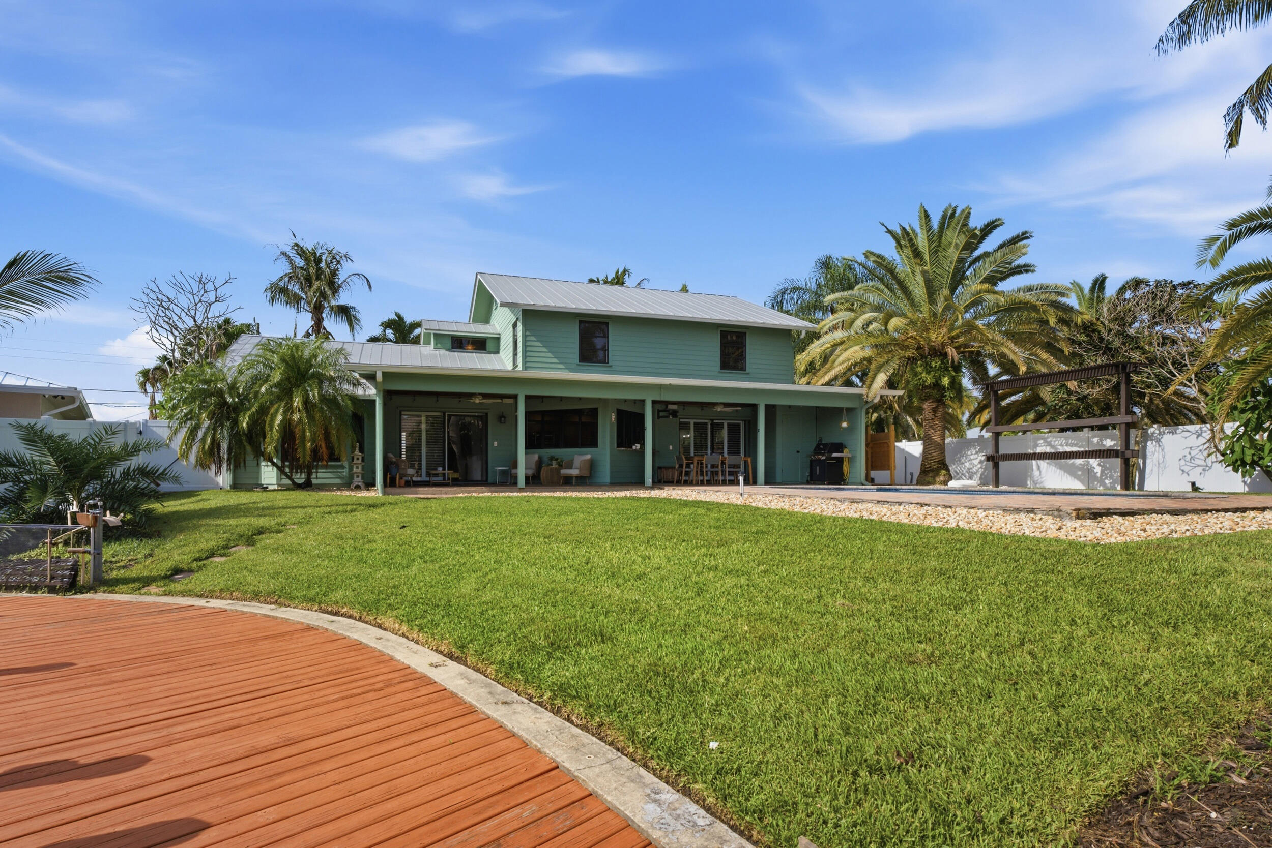 LIGHTHOUSE POINT - Residential