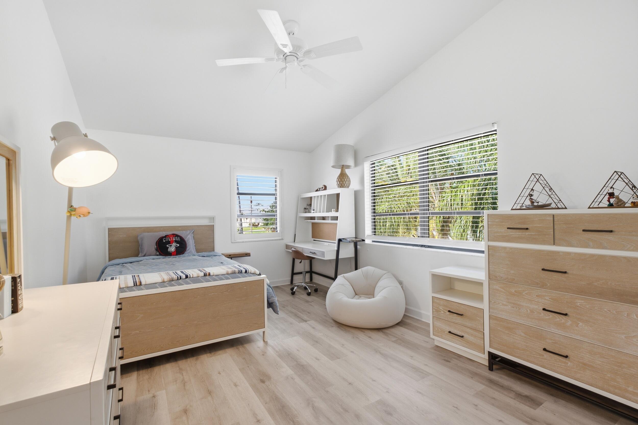 LIGHTHOUSE POINT - Residential