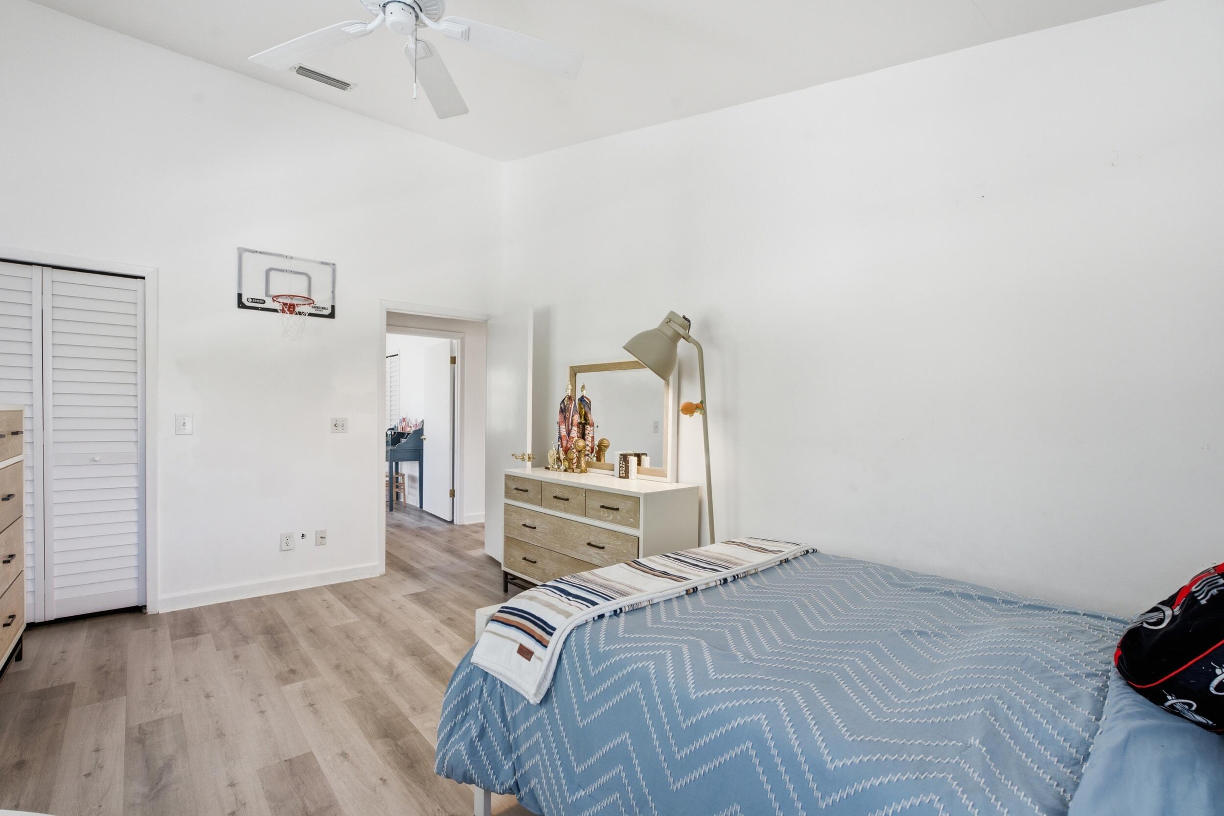 LIGHTHOUSE POINT - Residential