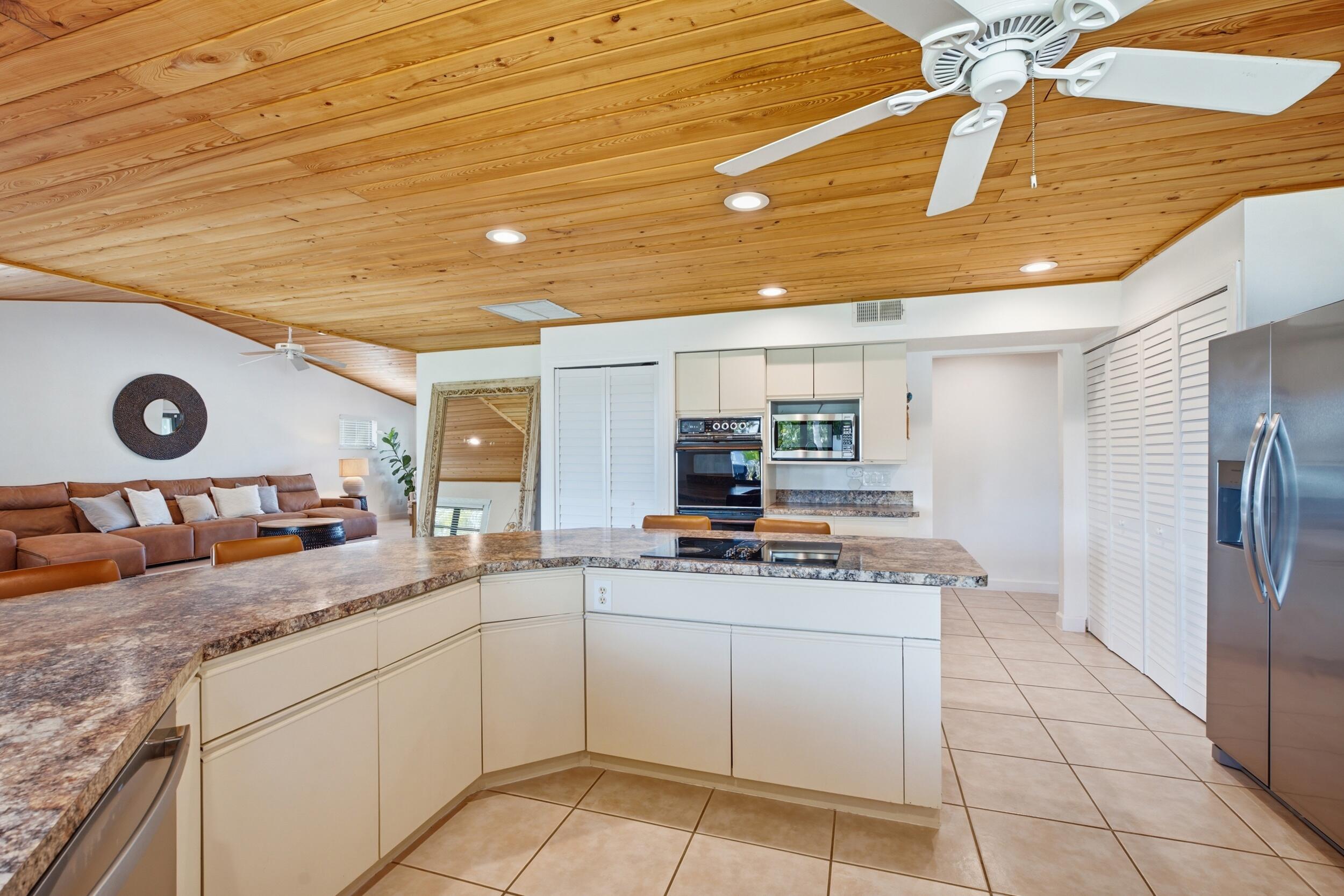 LIGHTHOUSE POINT - Residential