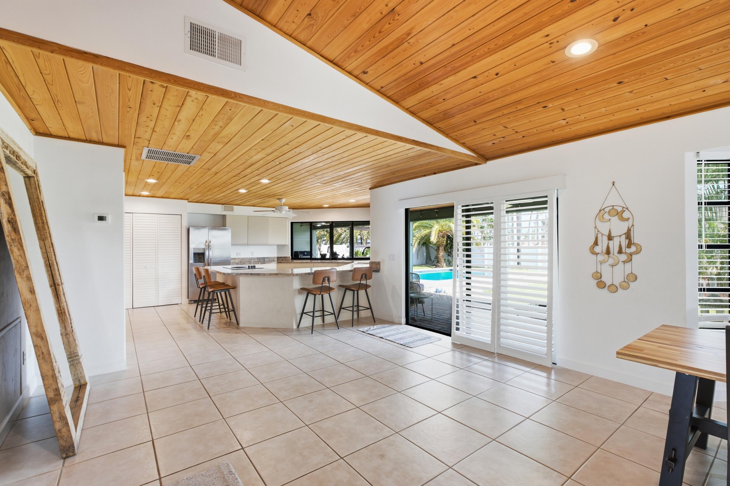 LIGHTHOUSE POINT - Residential