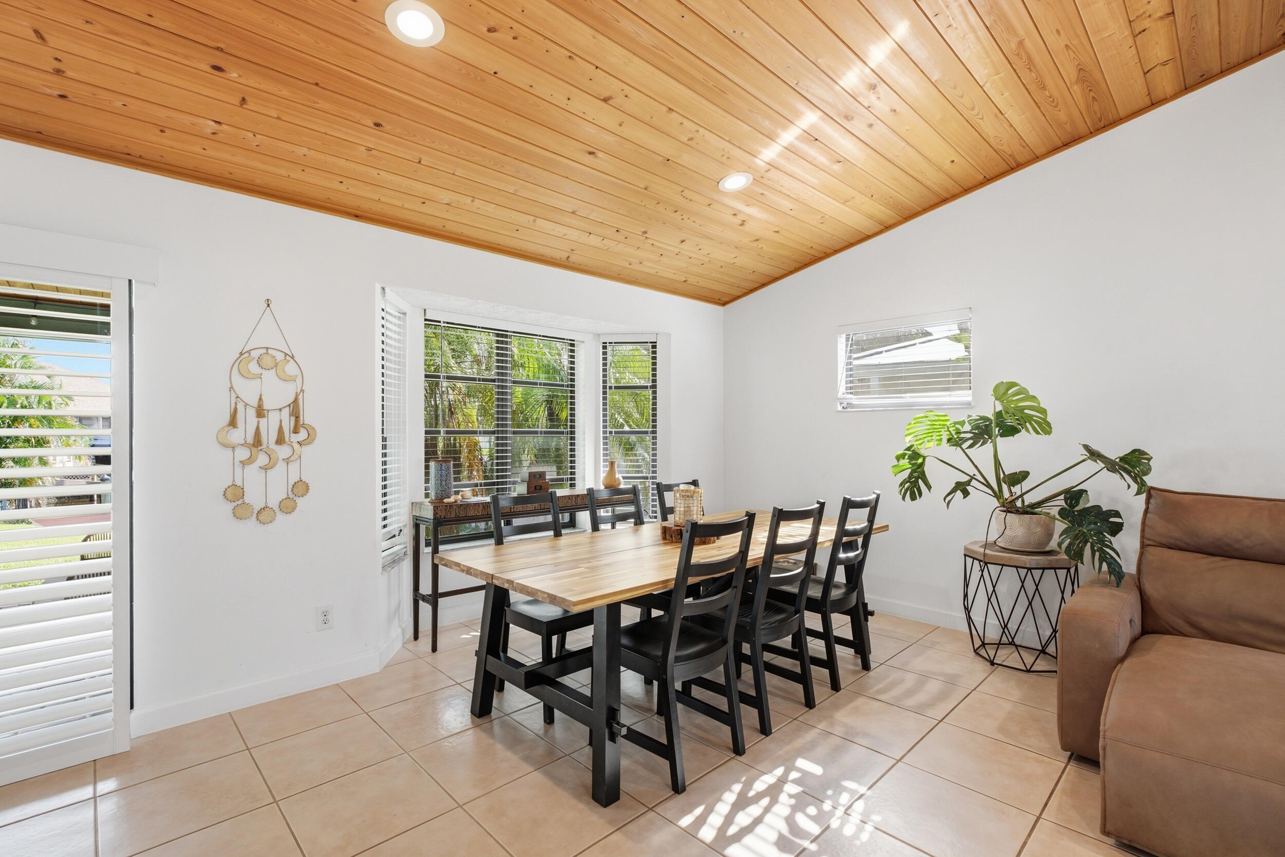 LIGHTHOUSE POINT - Residential