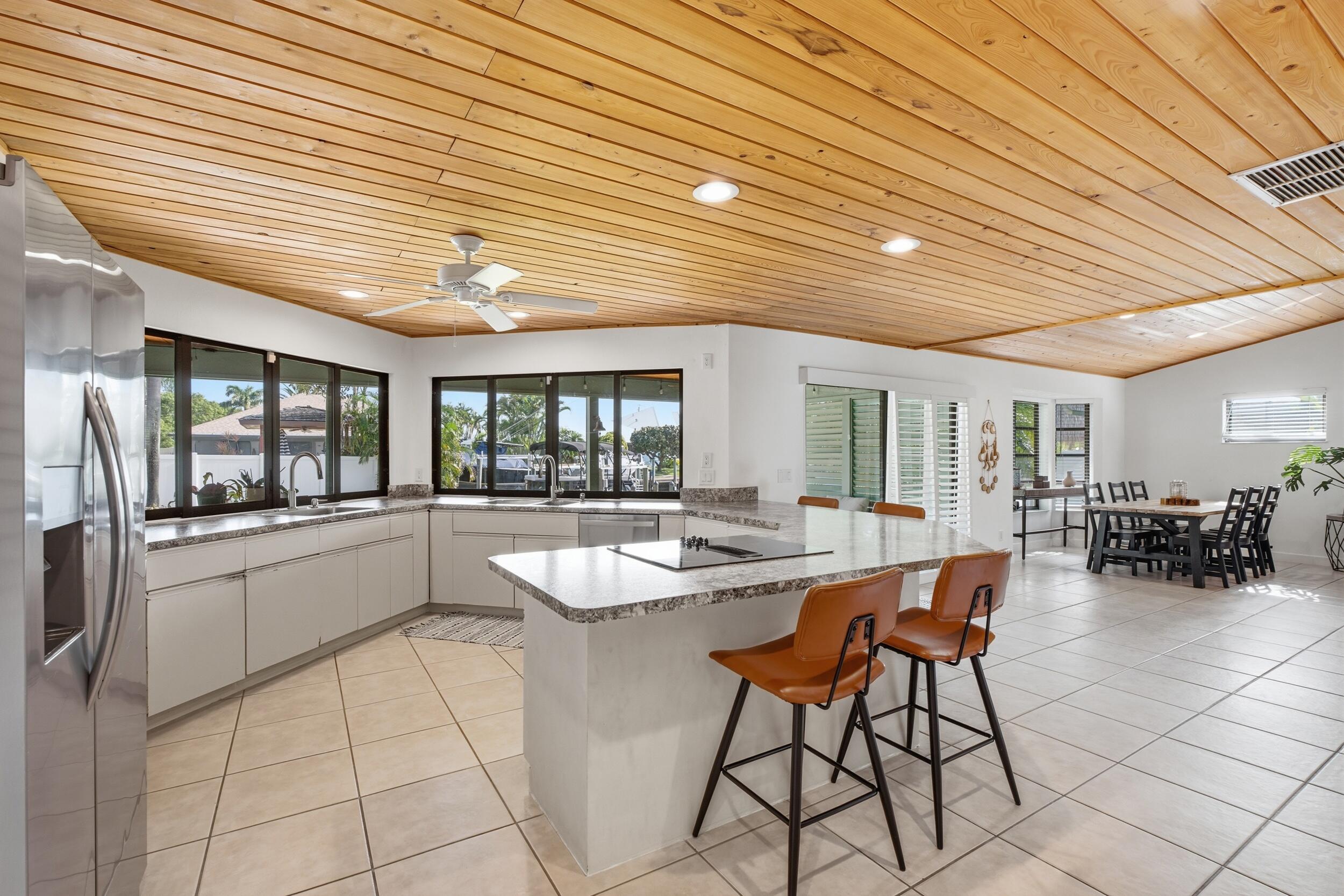 LIGHTHOUSE POINT - Residential