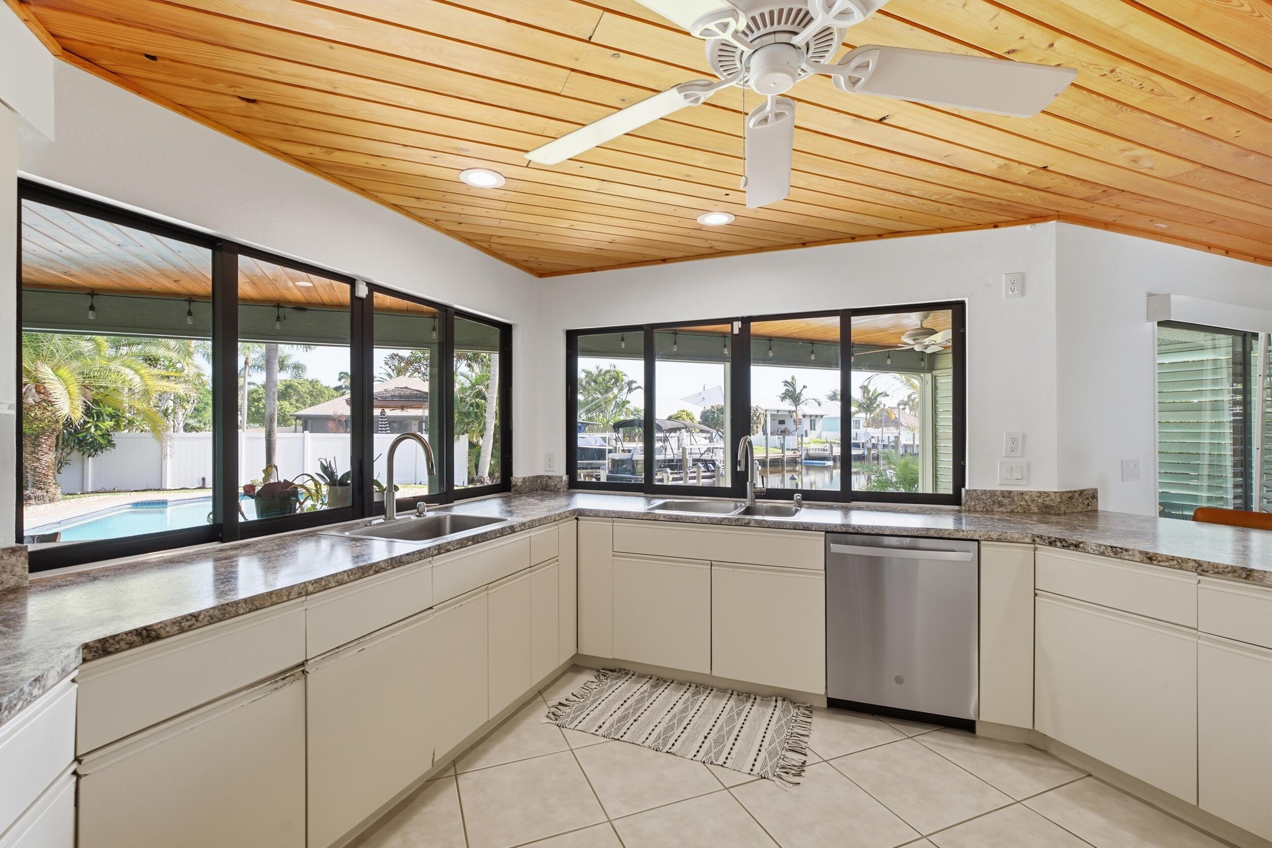 LIGHTHOUSE POINT - Residential