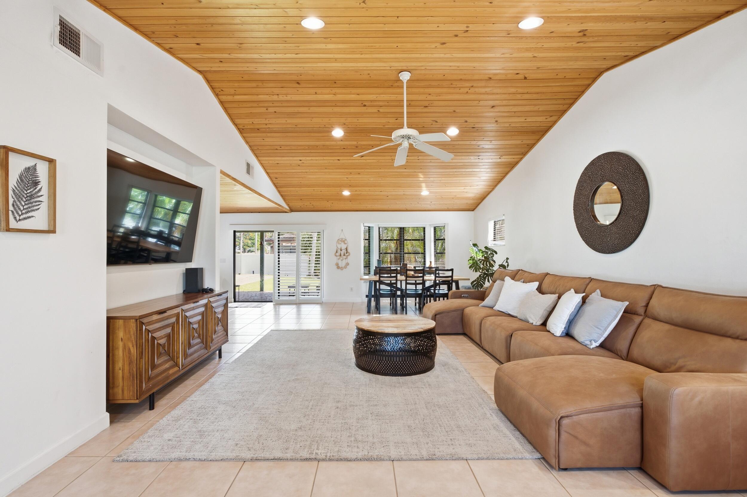 LIGHTHOUSE POINT - Residential