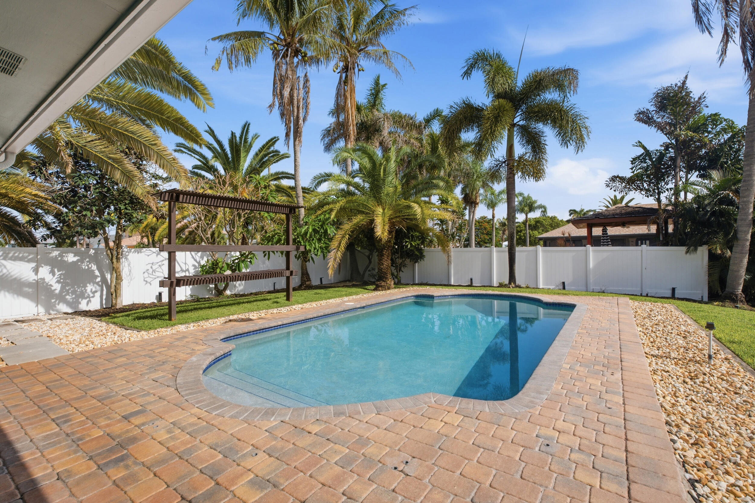 LIGHTHOUSE POINT - Residential