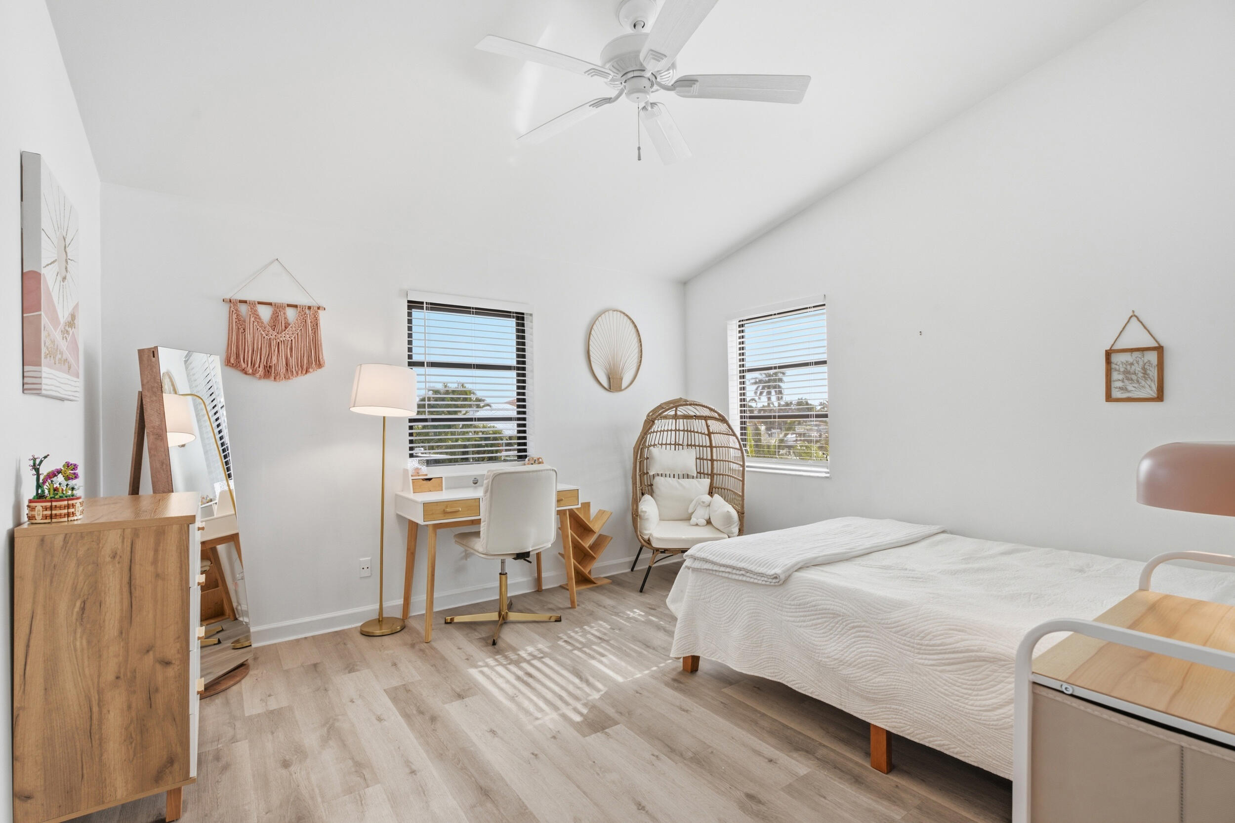 LIGHTHOUSE POINT - Residential
