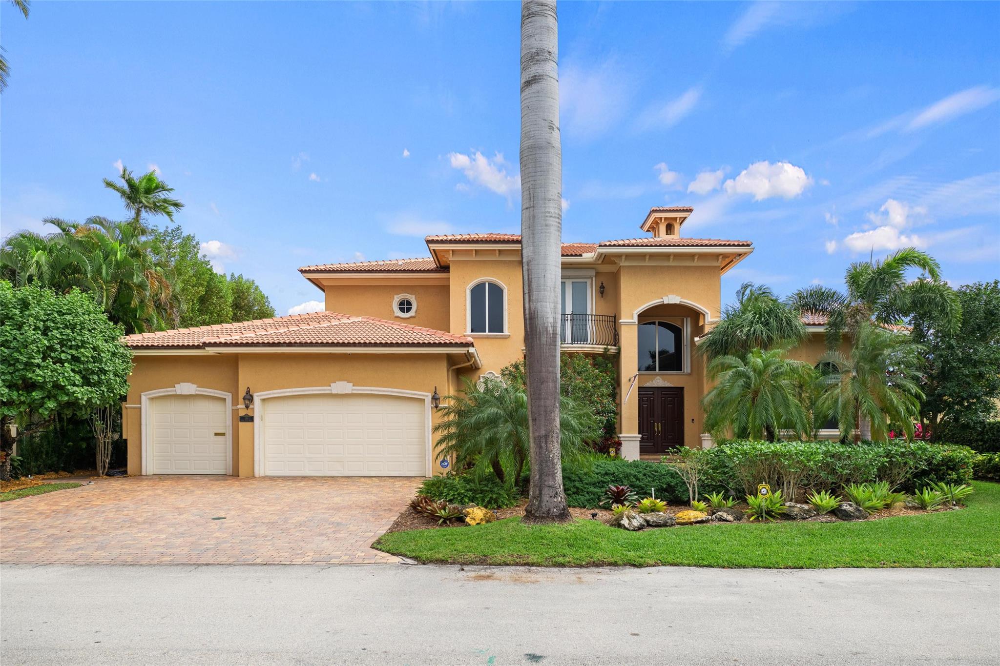 LAS OLAS ISLES - Residential