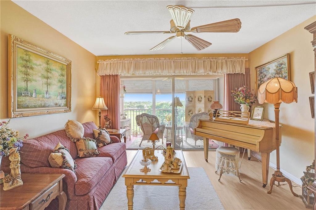 Palm-Aire Country Club - Residential