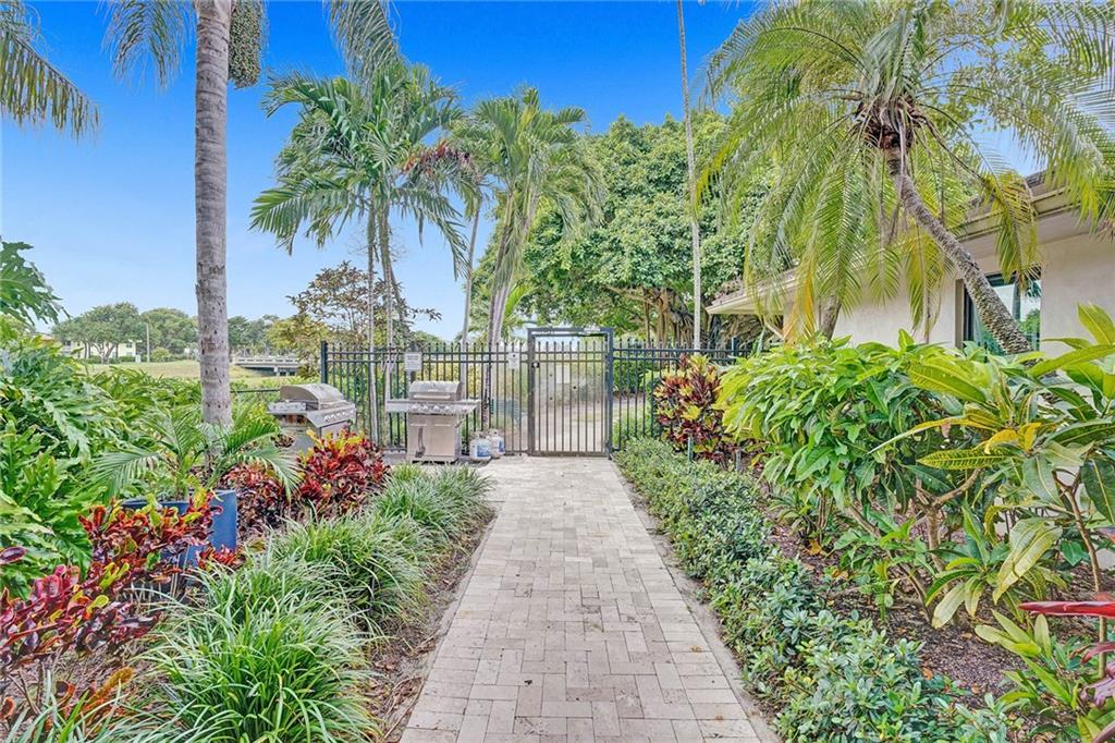 Palm-Aire Country Club - Residential
