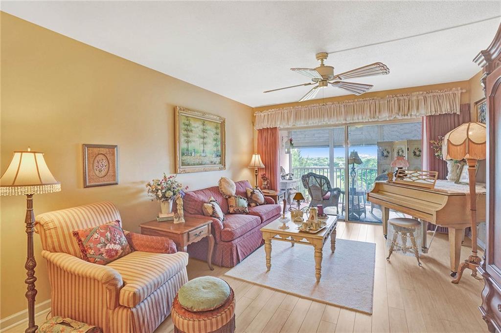 Palm-Aire Country Club - Residential