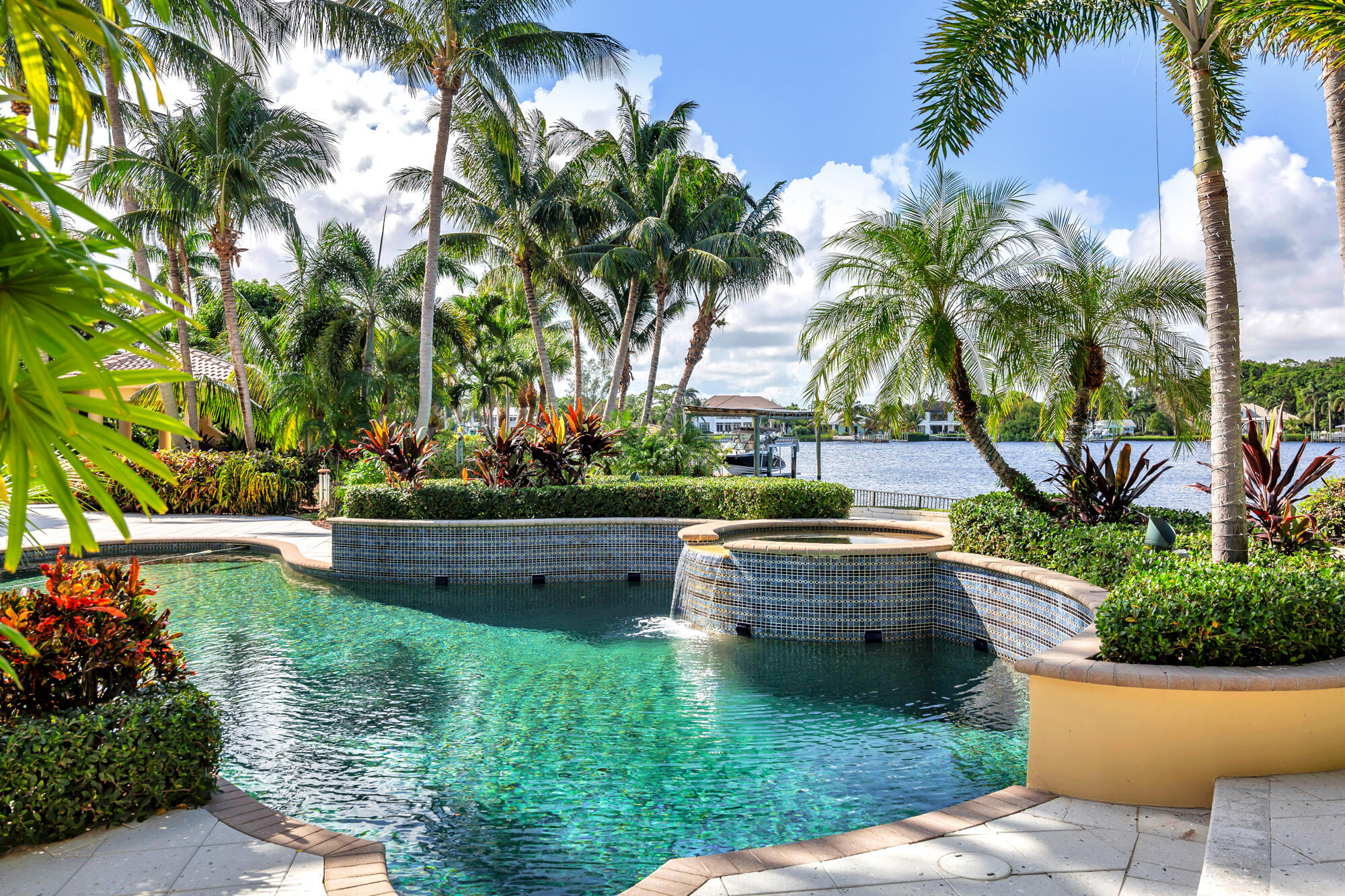 RIVERSIDE ON THE LOXAHATCHEE - Residential