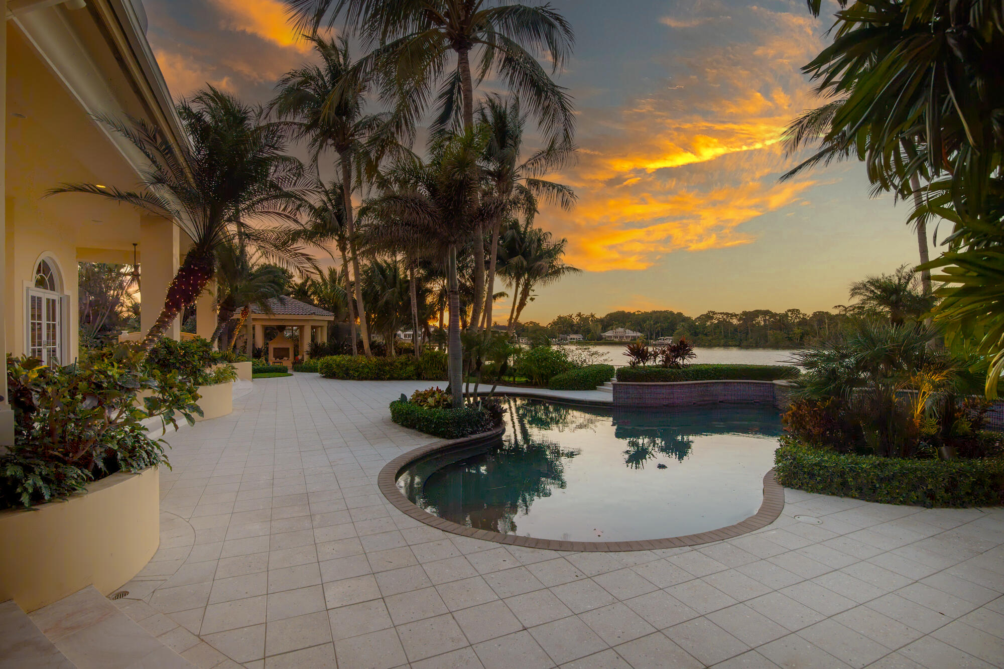 RIVERSIDE ON THE LOXAHATCHEE - Residential